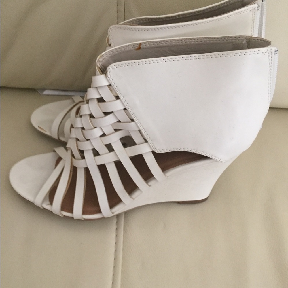 Sandals - Picture 2 of 4